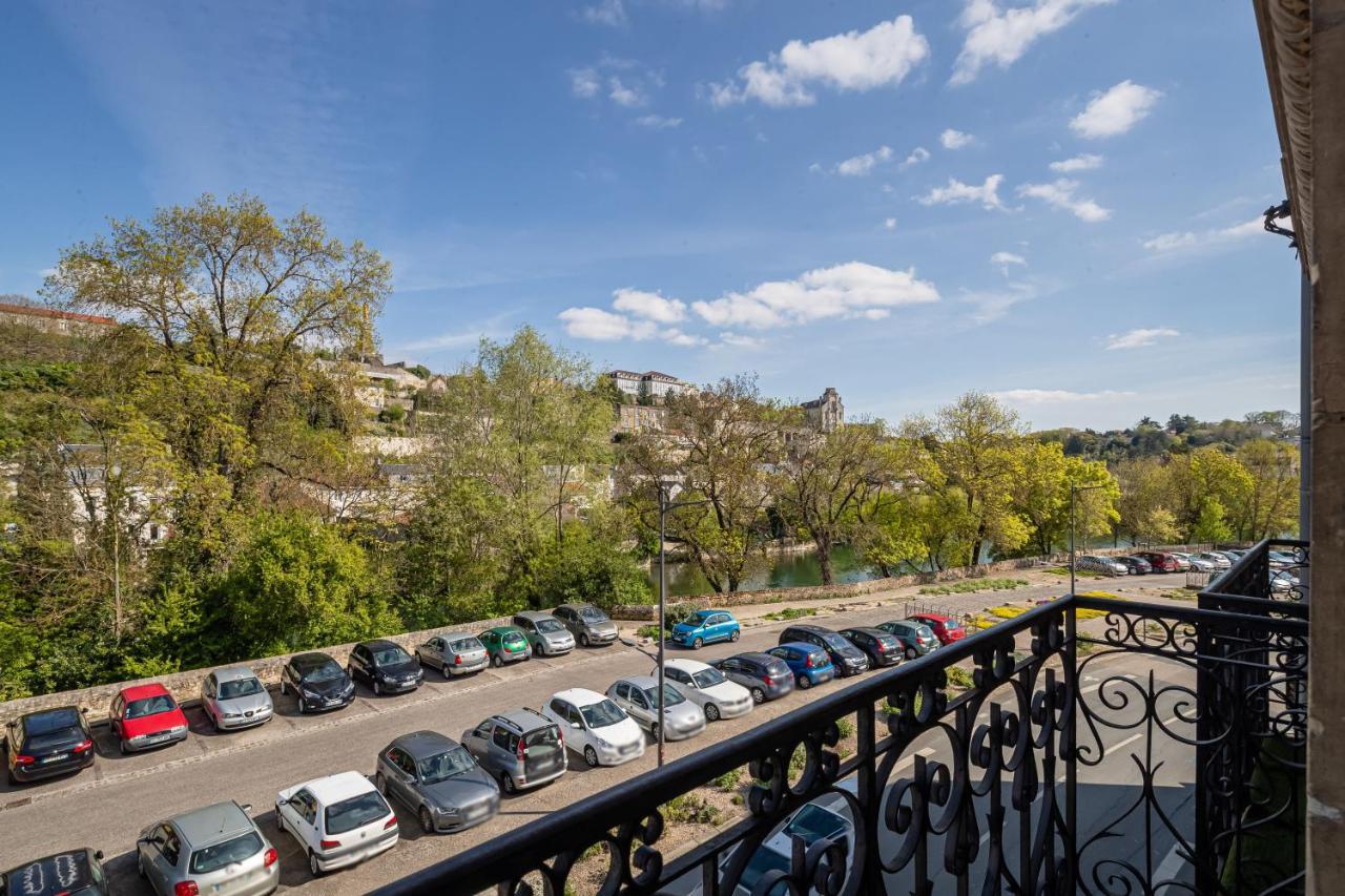 Superbe Appartement Dans Le Centre Historique Poitiers Exteriör bild